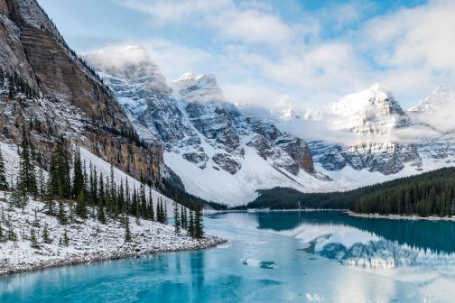 Snowy mountais Yosemite
